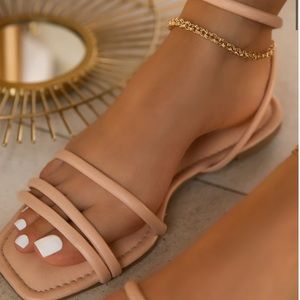 ADJUSTABLE AROUND THE ANKLE BUCKLE CLOSURE